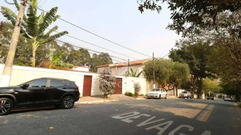 Imagem Casa em rua tranquila com fácil acesso a Rua Dr. Luiz Migliano, Guilherme Dumont Villares e Av. Francisco Morato.