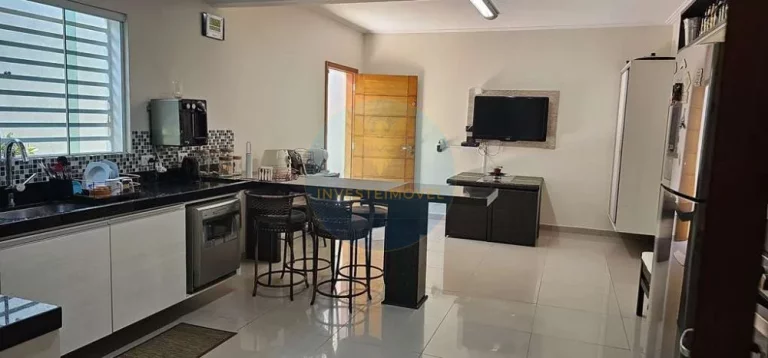 Imagem Casa em Condomínio a Venda no bairro Granja Viana - Carapicuíba, SP