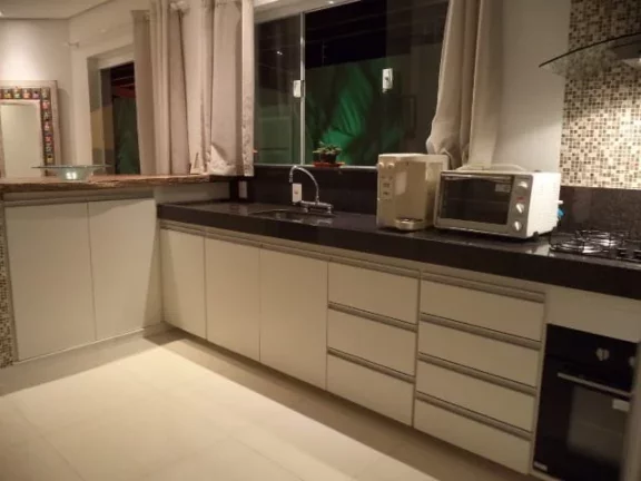 Imagem VENDE-SE EXCELENTE CASA EM SÃO SEBASTIÃO DO PARAISO ( ACEITA TROCA EM FRANCA-SP)