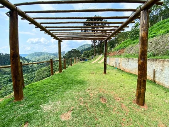 Imagem Studio Loft em Gonçalves: Design, Silêncio e Vista Privilegiada