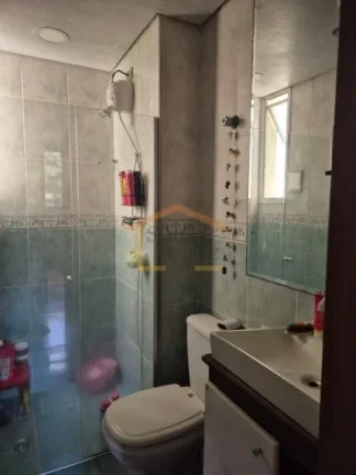 Imagem Apartamento com 65m², dispõe de 3 dormitórios, 1 banheiro, sala para dois ambientes, varanda, coz...