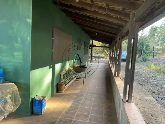 Imagem Chácara Encantadora com 2 Dormitórios, Piscina e Ampla Área Verde