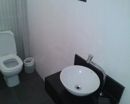 Imagem Casa tipo sobrado de 3 quartos na Enseada ao lado da praça da Brunella, Guarujá-SP: 350m², 2 salas, 2 vagas. Venda ou locação!