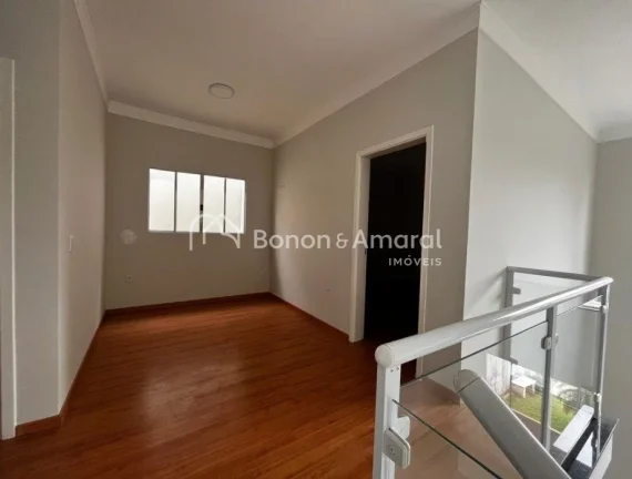 Imagem Linda casa à venda em Mirante do Lenheiro, Valinhos. Este sobrado possui 3 quartos, incluindo uma s...