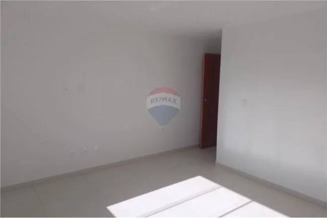 Imagem Excelente Oportunidade: Casa de 3 Quartos em Condomínio com Infraestrutura Completa