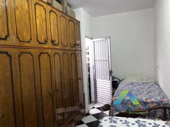 Imagem Sobrado com 157 metros, 3 dormitórios, 2 banheiros, 1 vaga com excelente localização e valor !