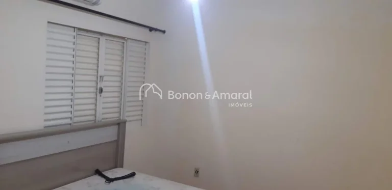 Imagem Sobrado com excelente estrutura e espaços bem distribuídos. No andar térreo, conta com uma sala a...