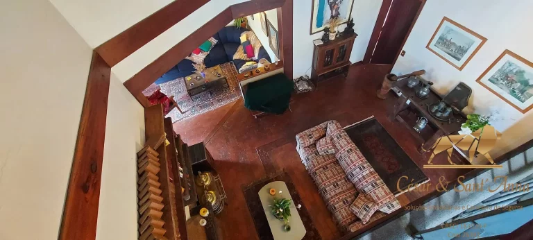 Imagem Casa com 730m², a venda, no Bairro Alto do Capivari em Campos do Jordão-SP