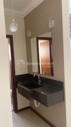Imagem Um lar pensado para viver bem!

Essa casa no Condomínio Portal do Jequitibá encanta pelo acabament...