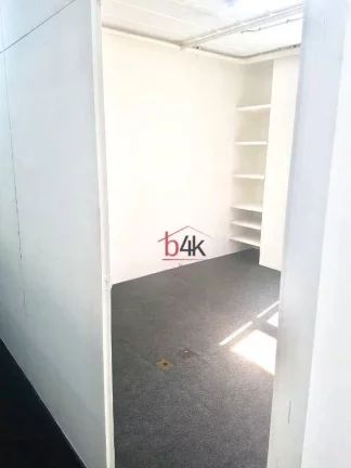 Imagem Sala comercial à venda na Berrini com 98m² de área, copa, banheiro e 2 vagas de garagem.