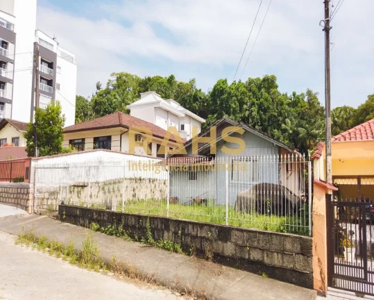 Imagem Extenso terreno localizado na Rua Cristóvão Colombo no bairro Floresta. Com ótima localização b...