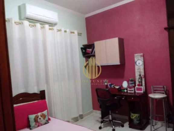 Imagem Casa residencial de três dormitórios com suíte