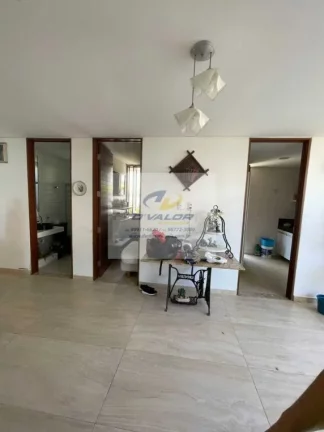 Imagem Vendo casa em condomínio fechado, com 360 m2, 5 quartos sendo 4 suítes, sala p/ 3 ambientes, 4 vgs