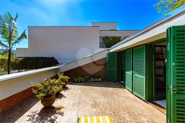 Imagem Casa à venda com 4 quartos, sendo 1 suíte, em Morumbi, São Paulo - SP