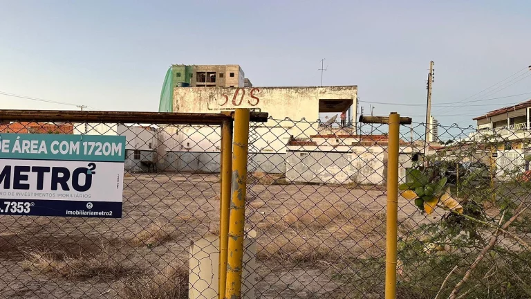 Imagem LOTES, Bairro Atrás da Banca, São ao todo 07 lotes. 04 lotes 42,75 × 25 e 03