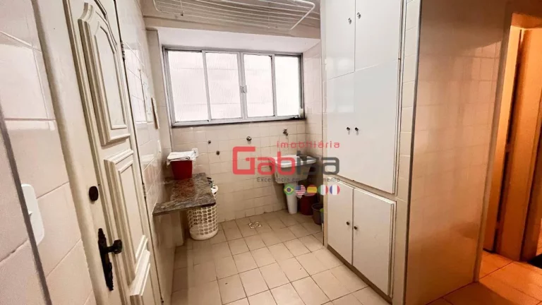 Imagem Apartamento com 3 dormitórios à venda, 110 m² por R$ 650.000,00 - Centro - Cabo Frio/RJ