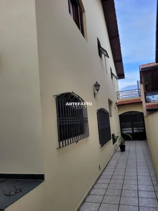Imagem Casa com piscina bem localizada