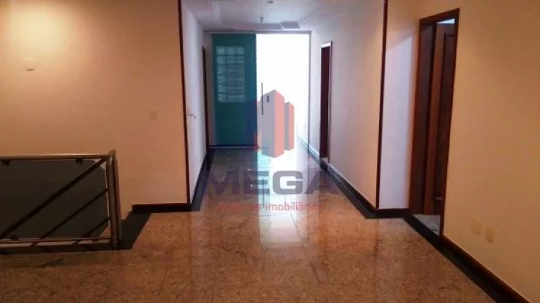 Imagem Residência com sete banheiros, três cozinhas, cinco quartos, escritório, três salas e muito mais!