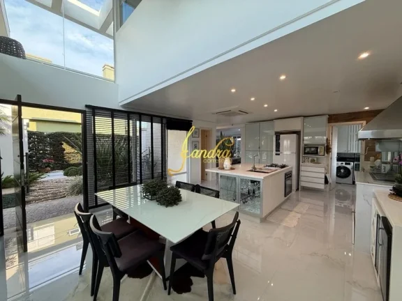 Imagem Sobrado mobiliado e decorado com piscina