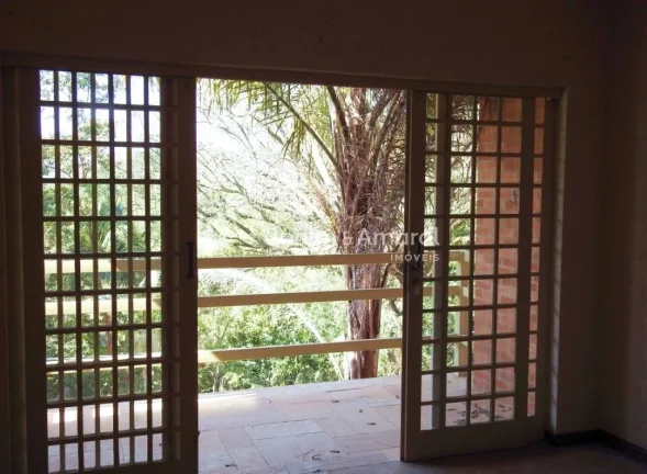 Imagem Linda casa à venda em condomínio fechado na região nobre de Sousas, a casa compõe:
4 quartos tod...