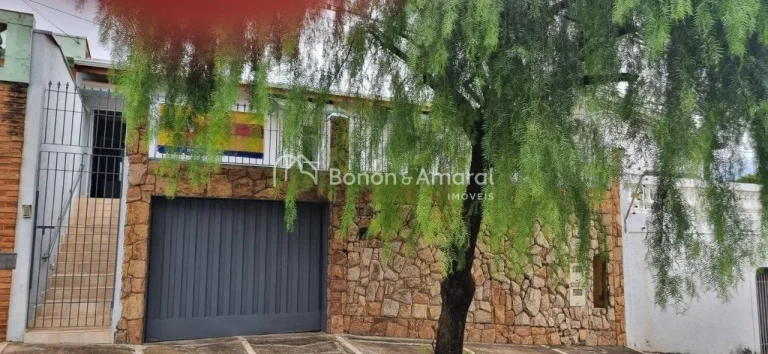 Imagem Excelente casa em avenida, totalmente reformada, com 3 dormitórios e edícula completa! Localizada ...