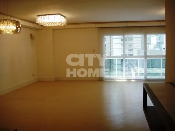 Imagem Apartamento reformado super espaçoso com 240m², 04 dormitórios ( 2 suítes ) e 2 vagas na garagem...