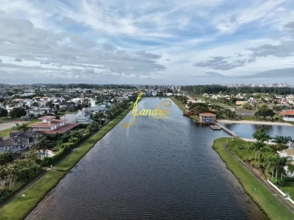 Imagem Excelente sobrado no condominio Lagos com Piscina e 04 suites