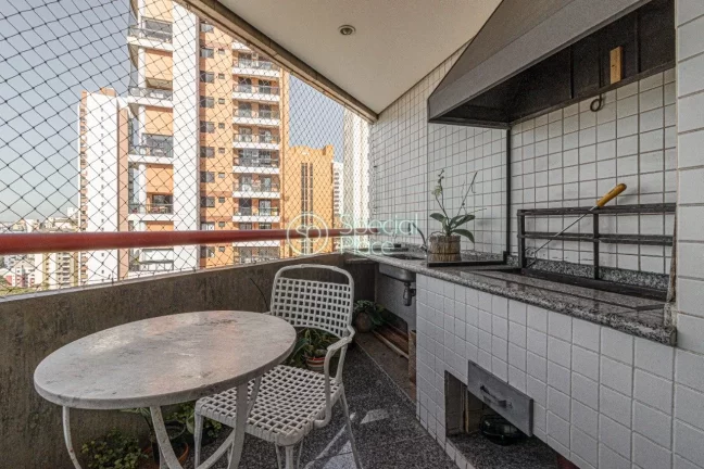 Imagem Magnífico projeto de Ruy Ohtake, um por andar, 210m². No Panamby com vista maravilhosa, espaçoso ...