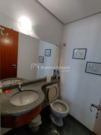 Imagem Localizado em uma das regiÃµes mais valorizadas de Campinas, este apartamento no prestigiado CondomÃ...
