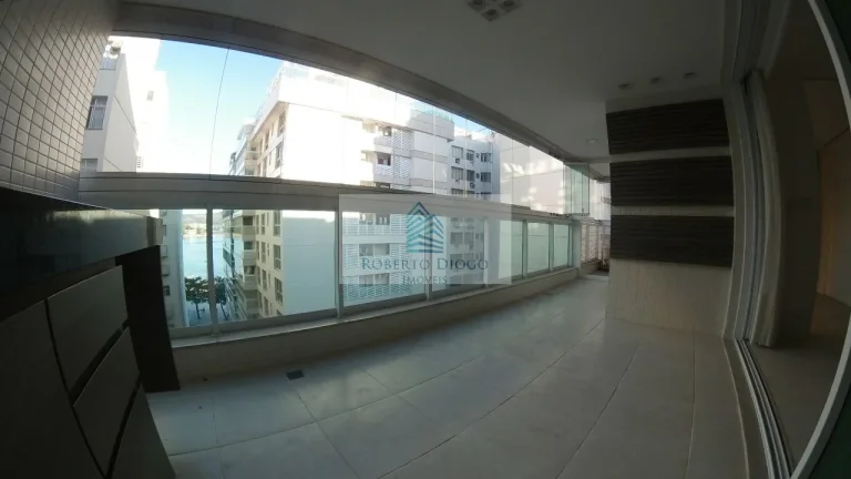 Imagem Apartamento de Luxo à Venda em Icaraí, Niterói-RJ: 4 Quartos, 3 Suítes, 3 Vagas de Garagem - 158m² de Puro Conforto!