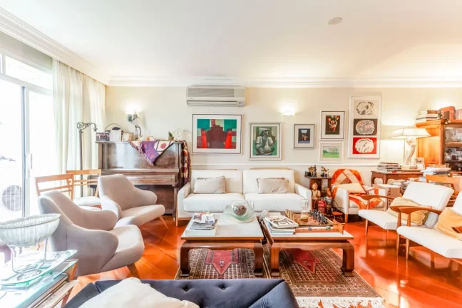 Imagem Linda cobertura triplex em rua super procurada do bairro. São 391m2 com 4 dormitórios ( 1 suíte )...