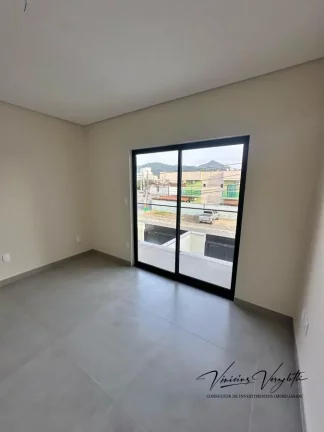 Imagem Casa / Sobrado para Venda em Camboriú / SC no bairro Santa Regina