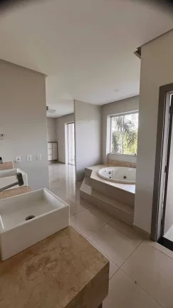 Imagem ALUGO OU VENDO SOBRADO DE NO Condomínio Alphaville Araguaia