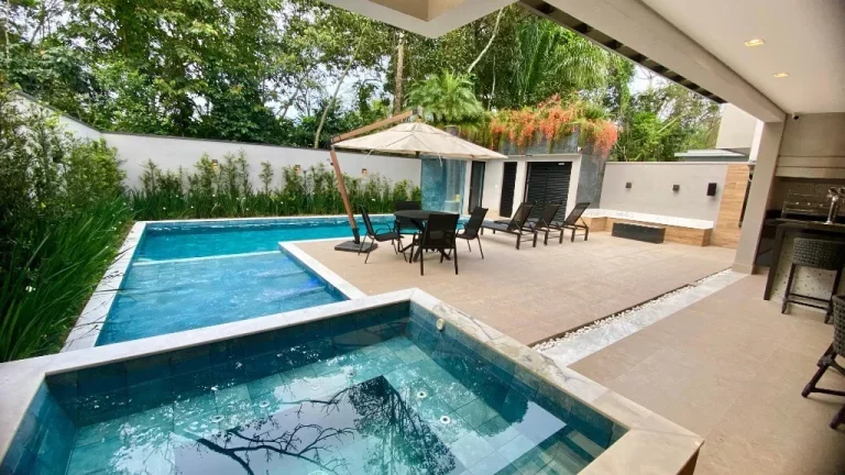 Imagem Casa de luxo à venda na Riviera de Bertioga-SP: 7 quartos, 7 suítes, 8 banheiros, 4 vagas de garagem!