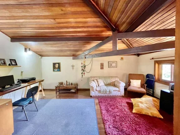Imagem Casa contemporânea, com ótimo acabamento, muita natureza e privacidade.