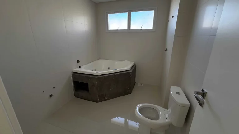 Imagem Apartamento com 4 suítes e 2 vagas de garagem no Centro em Itapema/SC
