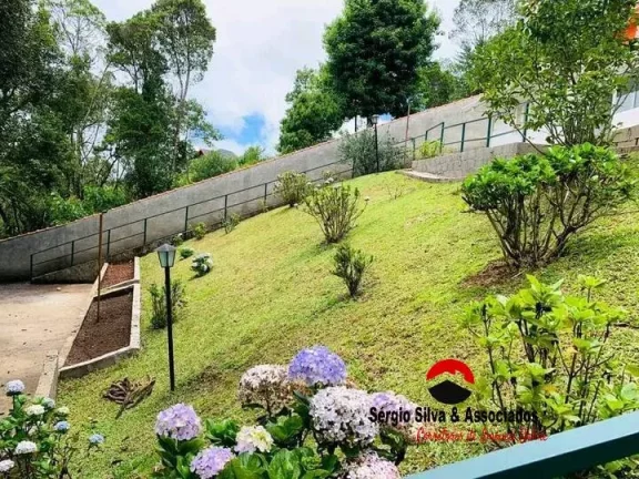 Imagem Casa a venda com 03 quartos no Alto do Boa Vista em Campos do Jordão.