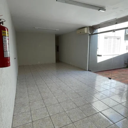 Imagem Casa comercial na rua Santa Clara - Centro - Bragança Paulista
