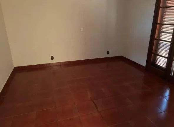 Imagem Casa Comercial para Locação em Tatuí-SP 7 Salas, 4 Banheiros, 4 Vagas, 200m² - Jardim São Paulo