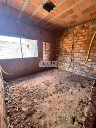 Imagem Casa padrão semiacabada à venda no bairro Lourdes em Uberaba