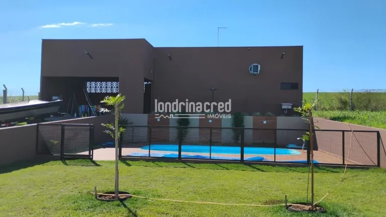 Imagem Chácara à Venda no Condomínio Farol de Paranapanema II – Alvorada do Sul | Porteira Fechada, Mobiliada, Piscina e Grama Esmeralda em Todo o Terreno!