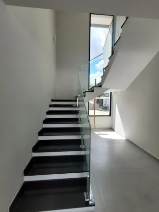 Imagem Casa de Luxo no Condomínio Parque Ibiti Reserva em Sorocaba-SP: 3 Quartos, 1 Suíte, 2 Salas, 3 Banheiros, 2 Vagas de Garagem - 218m².