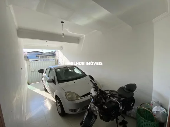 Imagem Casa Sobrado Semi-Mobiliada à Venda com 03 Suítes sendo 01 com Sacada Localizado no Centro de Balneário Camboriú - SC