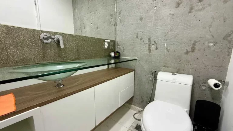 Imagem Apartamento com 2 dormitórios e 1 vaga de garagem na Praia Brava em Itajaí/SC