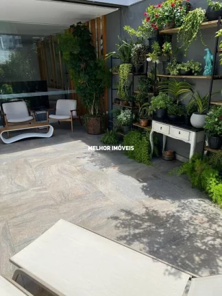 Imagem Casa de Alvenaria nova à venda com 5 suítes e 8 vagas de garagem localizada no centro de Balneário Camboriú