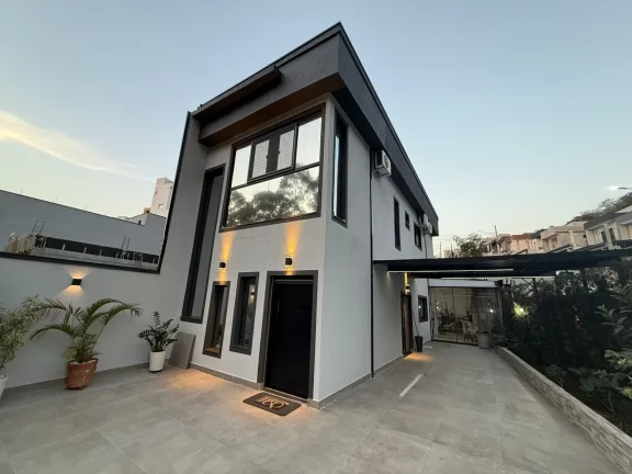 Imagem Casa de Esquina Mobiliada com Vista para Mata - Nova Jaguari