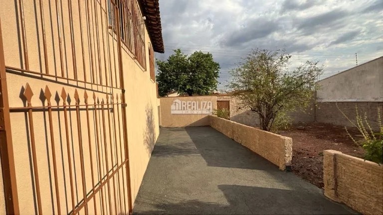 Imagem Casa de 3 quartos para alugar em Uberaba - Conjunto Pontal