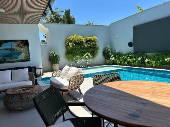 Imagem Luxuosa Casa nova e atualizada em Condomínio à Venda no Jardim Acapulco, Guarujá-SP: 6 Quartos, 6 Suítes, 3 Salas, 7 Banheiros, 6 Vagas, 530m²