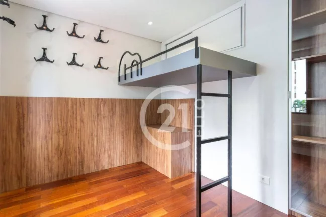 Imagem Apartamento com 3 suítes totalmente reformado na melhor rua do Campo Belo