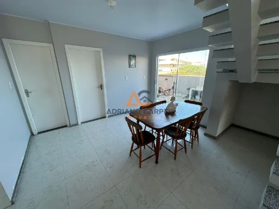 Imagem Sobrado de 4 dormitórios, sendo 1 suíte a 50m do mar no bairro Meia Praia, em Navegantes - Adriano Carpes Imóveis vende
